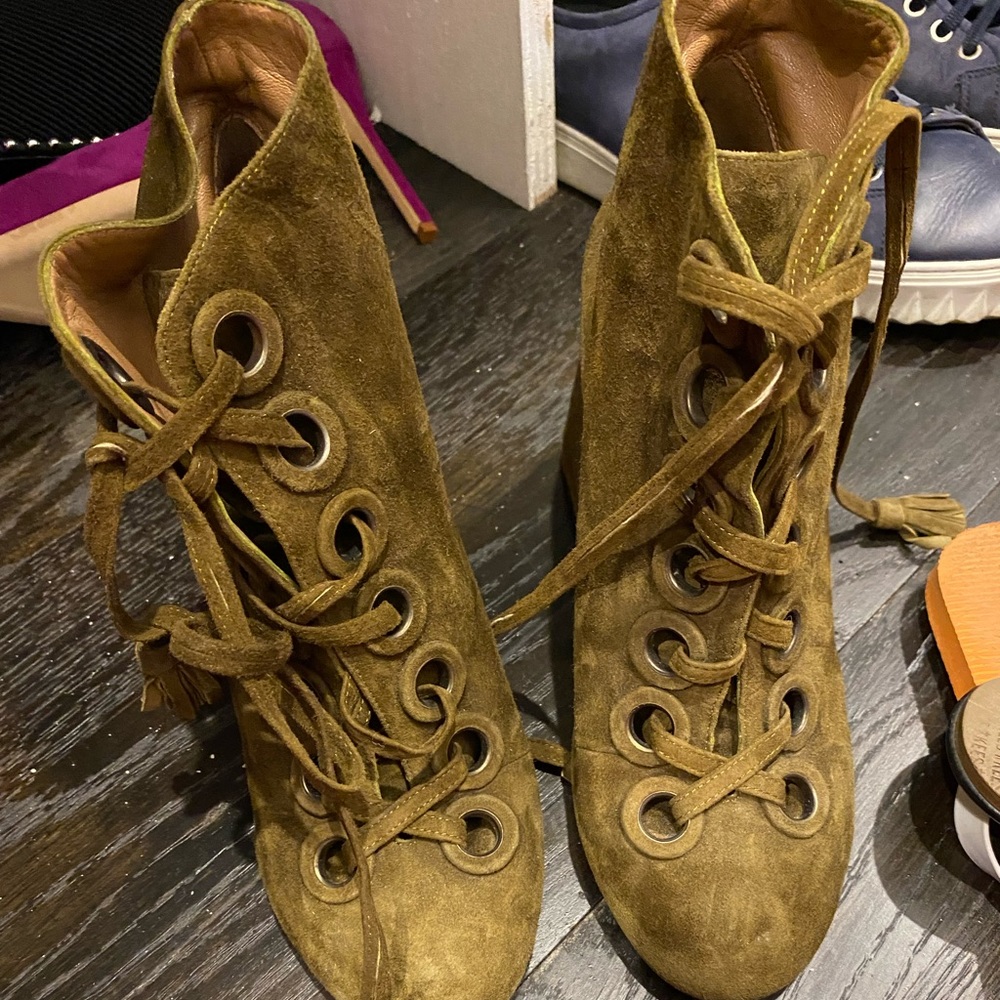 Laurence dacade olive green suede booties
